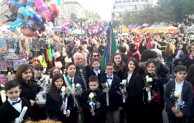 Processione festa sant'Agata: anche i "baby" amministratori di Caltagirone sfilano con i ceri